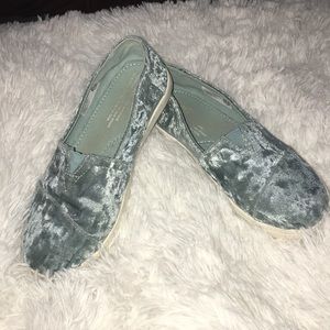 GIRLS VELVET TOMS!!!!